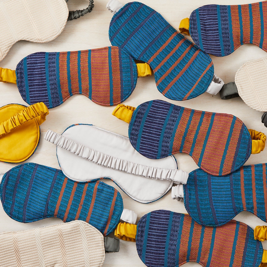 cecil_by's tweet photo. It's the @n10creatives #SpringMakersFair tomorrow! We'll be in St James Square from 10.30 am until 5 pm. I have just a few of the sale scarves and snoods left, plus silk sleep masks, cotton handwoven snoods and neon pouches. See you there! https://t.co/zdKbWkT44t