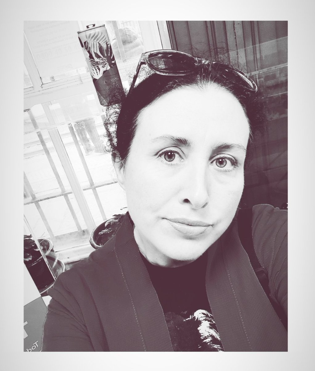 Kagsy25's tweet photo. Straight from work, shower, changed, mojito, train,town, theatre, meet mates,Ave itπ€ͺπ€£ππ΅ππΆπΉπΈ
#traindrinking
#theatre
#bigrush
#letsgo https://t.co/KGn8YCptAQ