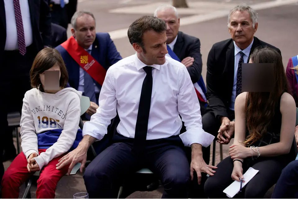 J'ai vu cette photo et j'ai eu un frisson ds le dos sans comprendre (je ne sais pas pourquoi).
La nuit a passé. Et là j'ai su pourquoi.
J'ai recherché la photo et j'ai galéré au point de me me demander si je n'avais pas halluciné. Si je ne prêtais pas des intentions par rejet 1/X