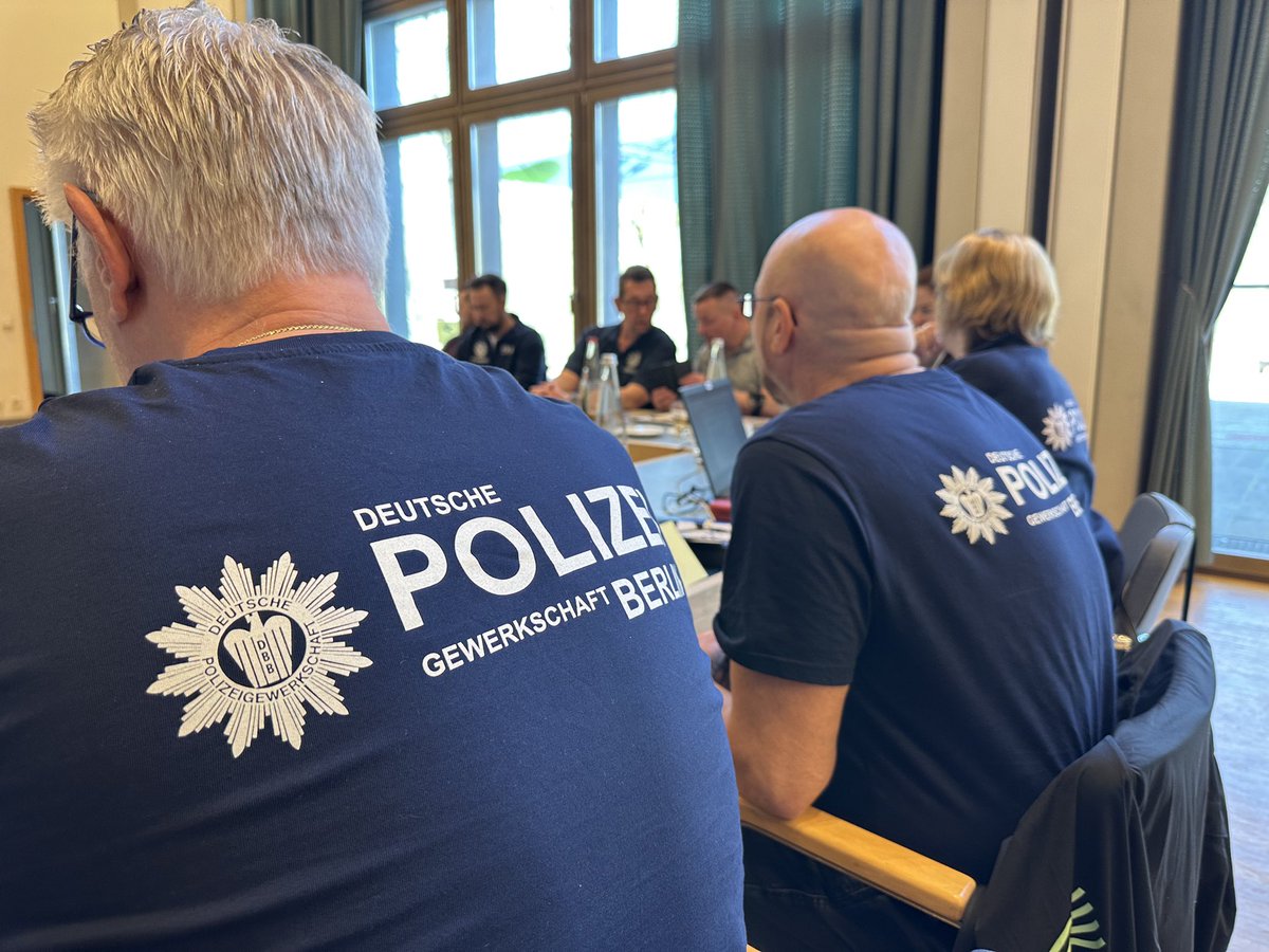 Konzentration! Unsere #DPolG-Vorsitzenden der Kreisverbände stecken mit ihrem Landesvorstand den Fahrplan für das nächste Jahr ab. Wir arbeiten gewerkschaftspolitische Themen auf und entwickeln neue Ideen für euch. #KVVK