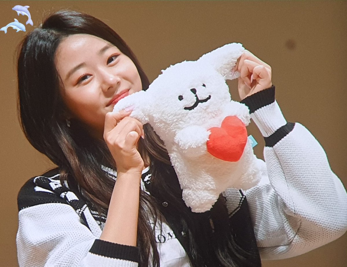 ChaeLo__'s tweet image. 230421 프리뷰

@cherrybullet 
#체리블렛 #CherryBullet #박채린 #채린 #CHAERIN