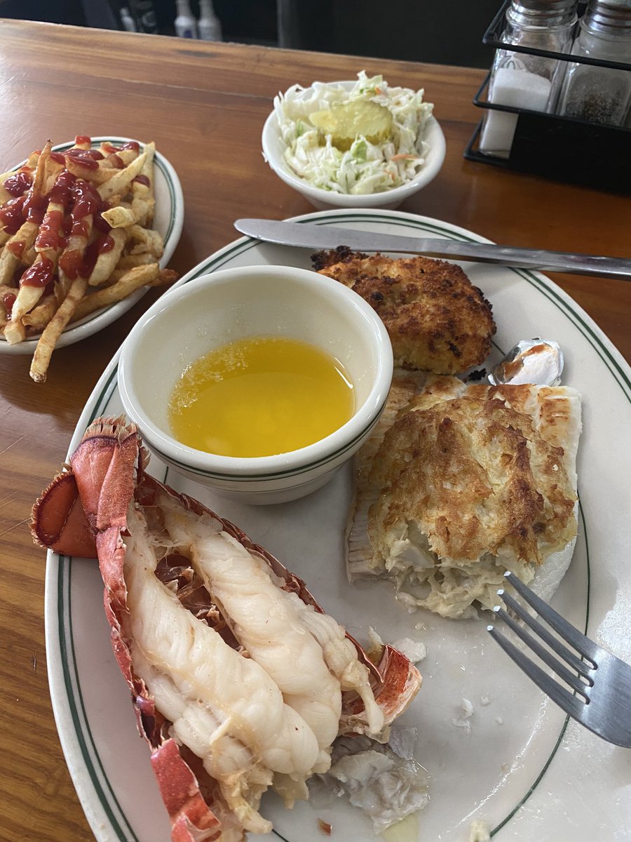 Hellofa1's tweet photo. Crisfields for lunch 😋😋😋 https://t.co/bEUlKvG0eZ