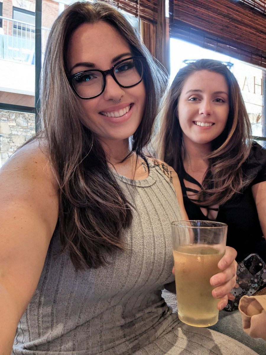 Muscle Mommy (5'3 btw) on Twitter "Cheers Ashlivinglife09"