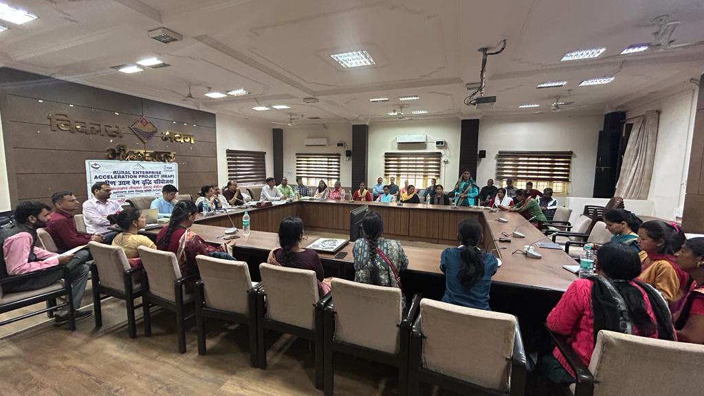 REAPNainital's tweet photo. Experience sharing and progress review meeting was organized today at Vikas Bhawan Bhimtal. REAP, USRLM Staff and women entrepreneurs shared their experiences before PD, APD DPM REAP and team.
@basava_ias @nitikakh22 @CdoNainital @ganeshjoshibjp @REAPNainital @REAPUttarakhand https://t.co/ChEnTTs7yz