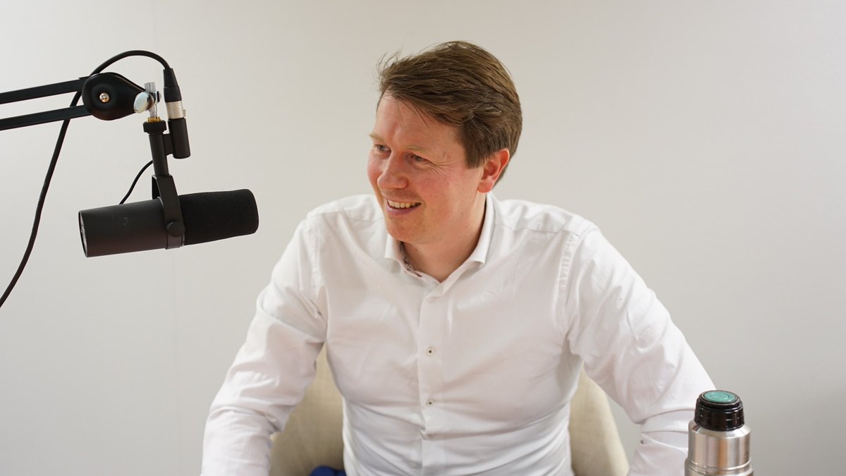 FEPS_Europe's tweet photo. Do not miss our new #FEPSTalks episode with @RachelVerdin1 and @gerardoosterwyk. They analyse the dark stores and quick grocery deliveries: is this a sustainable business model? What are the social rights of the employees?
🎧👉https://t.co/iR8myoGIVi https://t.co/gthfdRzhIx