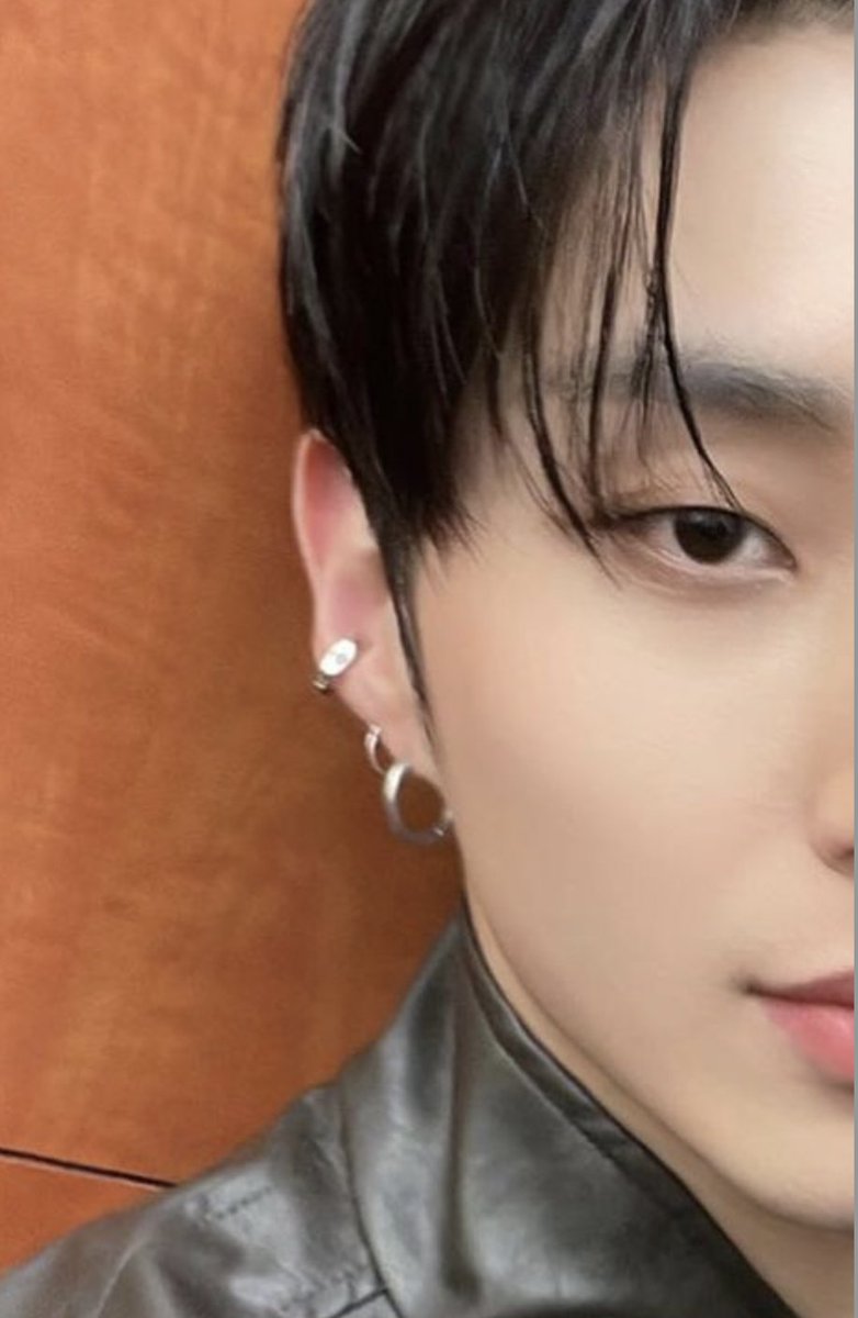 illi_nea18549's tweet photo. @yywenwen1 문종업 최이현 사귐ㅇㅇ 환승연애 그래서 퇴소한거ㅇㅇ
커플 이어커프도 하고다님 https://t.co/BabaoLuNW7