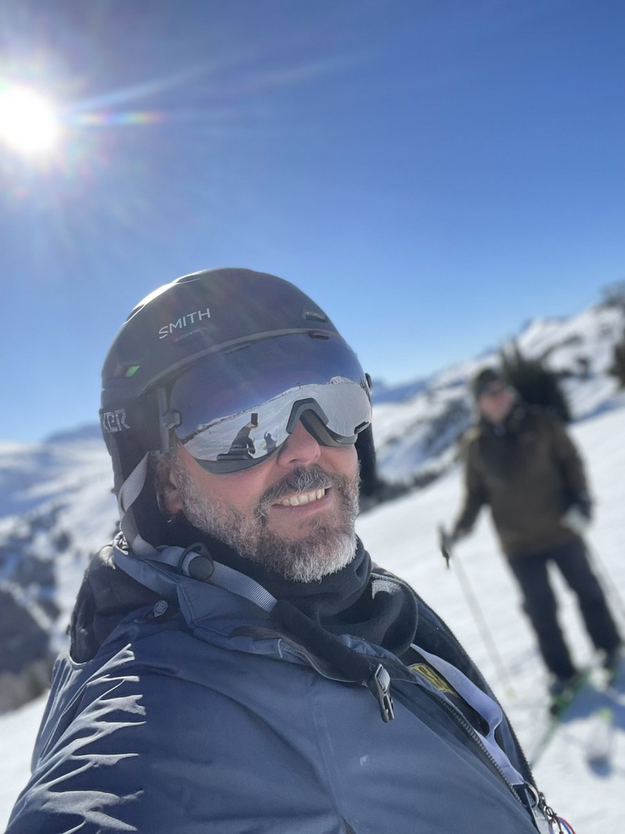 RecruiterNick's tweet photo. Feeling smug watching the gaper closing days at other ski hills while we've still got several weeks of skiing left in beautiful Banff! #skiseason #Banfflife #yyc https://t.co/WeipjuLFG9