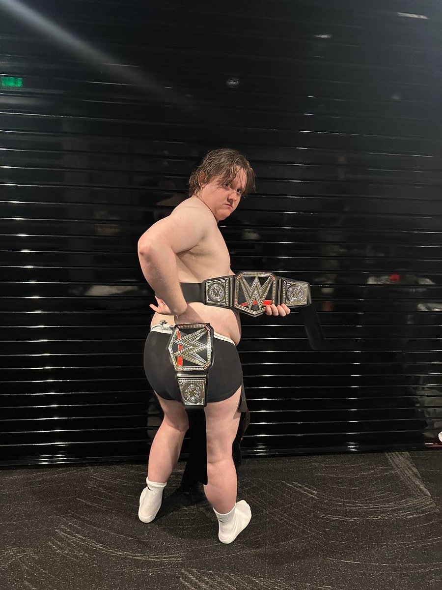 can you dig it suckaaaaaaa?!!? cannot believe i’m able to say that ‘wish you the best’ is my 5TH UK NUMBER 1 SINGLE!! 🎉

honestly am so, so happy and continue to be astounded by everyone’s support thank you thank you thank you ❤️ x