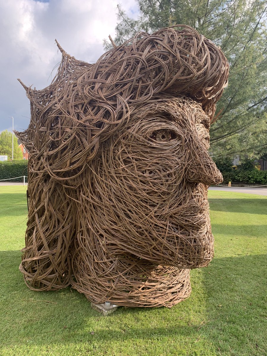 Lovely addition to our front lawn today … a Queen for Queen’s!!! Thank you to Grosvenor Park from whence she came. ⁦<a href="/QueensSchoolPA/">QSPA</a>⁩ ⁦<a href="/QueensLowerSch/">Queen's Lower School</a>⁩ ⁦<a href="/TheQueensSchool/">The Queen's School</a>⁩