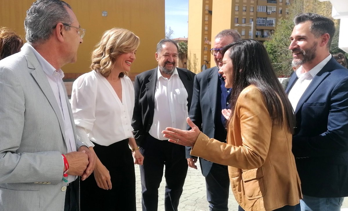 psoedealgeciras's tweet photo. 📷 Esta tarde hemos recibido en nuestra Casa del Pueblo a la ministra de Educación y Formación Profesional, @Pilar_Alegria , con la que hemos podido compartir, junto con nuestra candidata a la Alcaldía de #Algeciras, @ArrabalRocio un encuentro lleno de motivación ante el #28M 🌹 https://t.co/dVqwiLUNgl