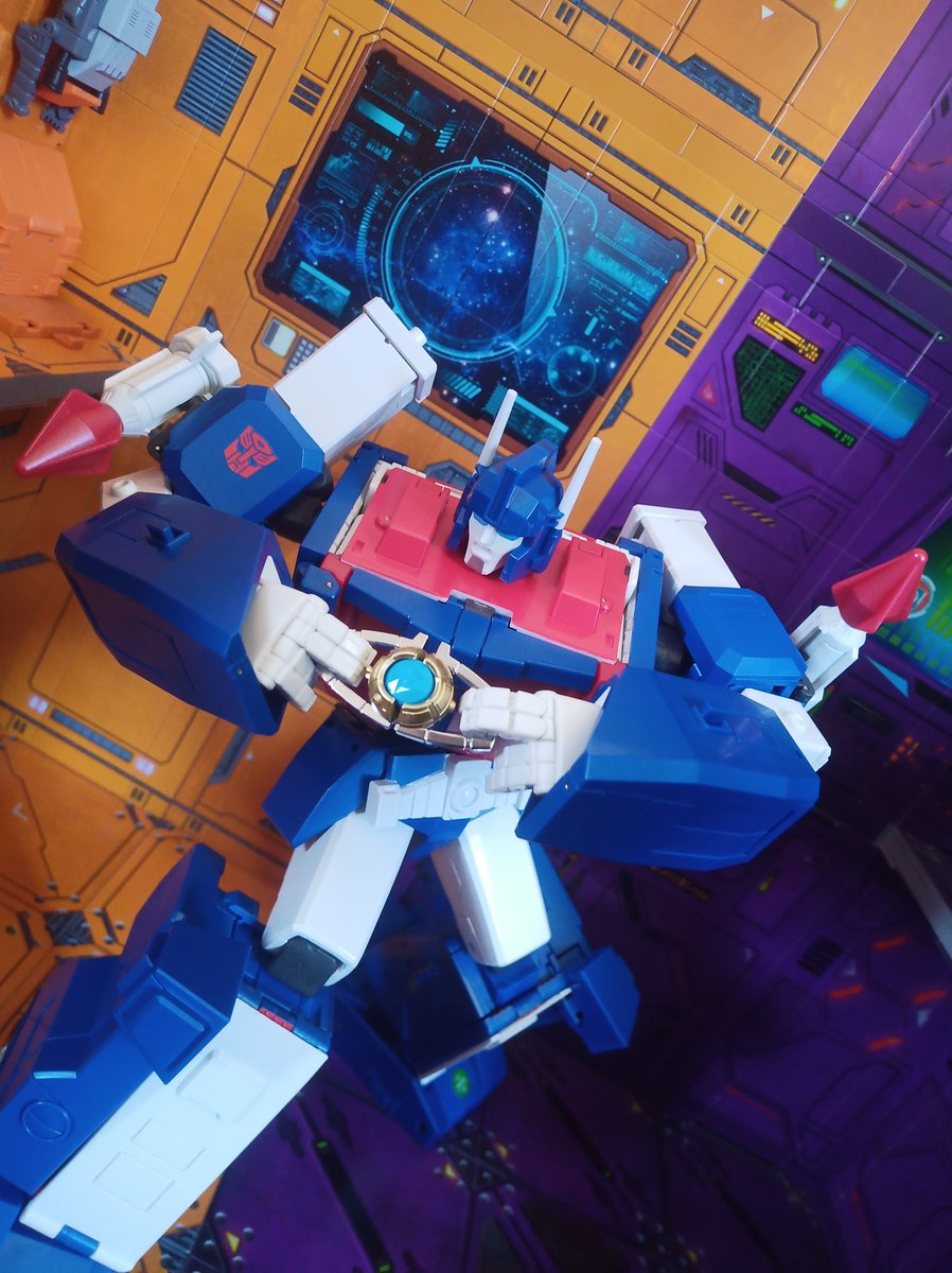 Kureigu8's tweet image. "OPEN DAMNIT, OPEN !!"#transformers #transformerscollection #xtransbots #commanderstack #stack  #g1 #ultramagnus #toys #toys4life #toysaremydrug #toysaremylife #toysaremysoul #toyphotography #toypics