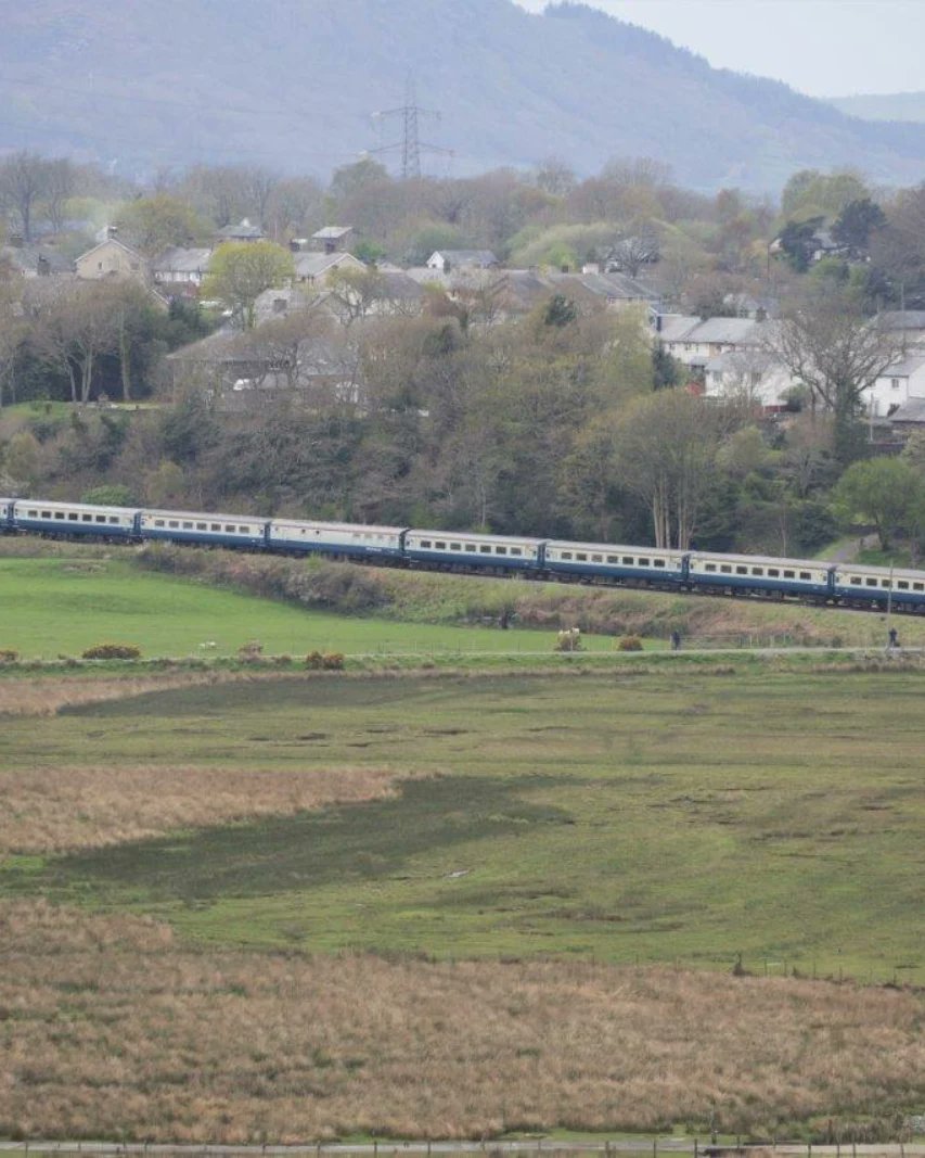 CmMorthin's tweet photo. Pathfinder Tour April 21 2023 approaching Bont Briwet And Penrhyndeudraeth #Penrhyndeudraeth #pathfindertour #networkrail #porthmadog https://t.co/K6NA3hn8OC
