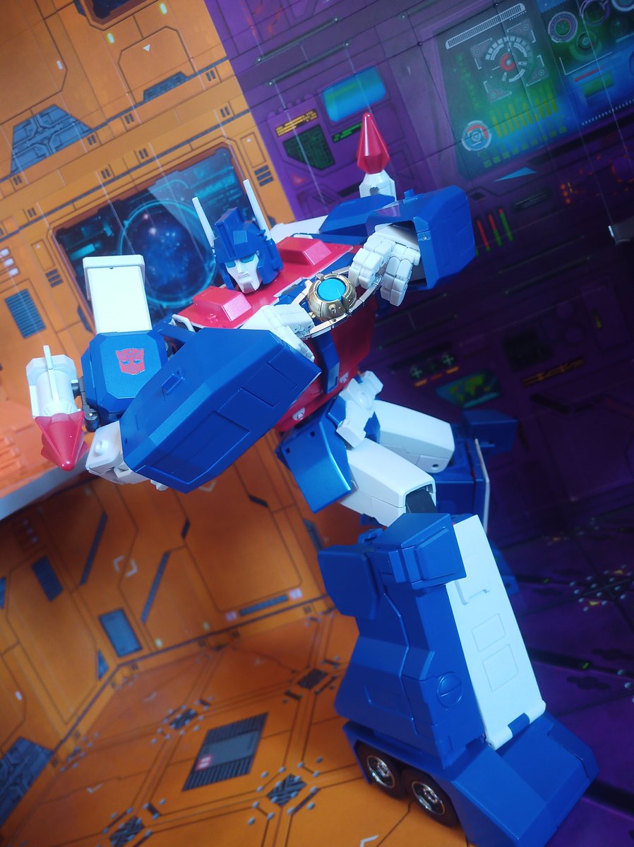 Kureigu8's tweet image. "OPEN DAMNIT, OPEN !!"#transformers #transformerscollection #xtransbots #commanderstack #stack  #g1 #ultramagnus #toys #toys4life #toysaremydrug #toysaremylife #toysaremysoul #toyphotography #toypics