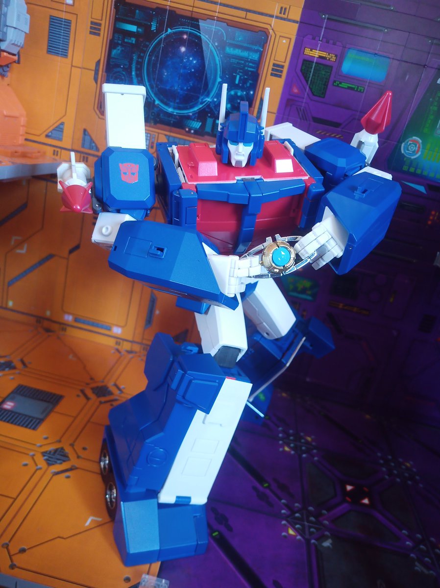 Kureigu8's tweet image. "OPEN DAMNIT, OPEN !!"#transformers #transformerscollection #xtransbots #commanderstack #stack  #g1 #ultramagnus #toys #toys4life #toysaremydrug #toysaremylife #toysaremysoul #toyphotography #toypics