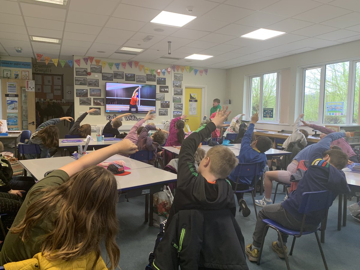 BroBrynach's tweet photo. Diolch i @sportcarms a ddaeth i rhoi sesiwn i ddisgyblion dosbarth Cynin am ei rhwydwaith newydd🧘🏻♀️👟 #iogacadair #ymarfercorff
Thank you to @sportcarms who came to introduce Cynin class to their new P.E. network🧘🏻♀️👟 #chairyoga #yoga #physicaleducation https://t.co/g4h3i5BkBA
