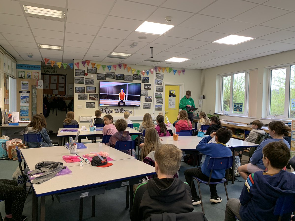 BroBrynach's tweet photo. Diolch i @sportcarms a ddaeth i rhoi sesiwn i ddisgyblion dosbarth Cynin am ei rhwydwaith newydd🧘🏻♀️👟 #iogacadair #ymarfercorff
Thank you to @sportcarms who came to introduce Cynin class to their new P.E. network🧘🏻♀️👟 #chairyoga #yoga #physicaleducation https://t.co/g4h3i5BkBA