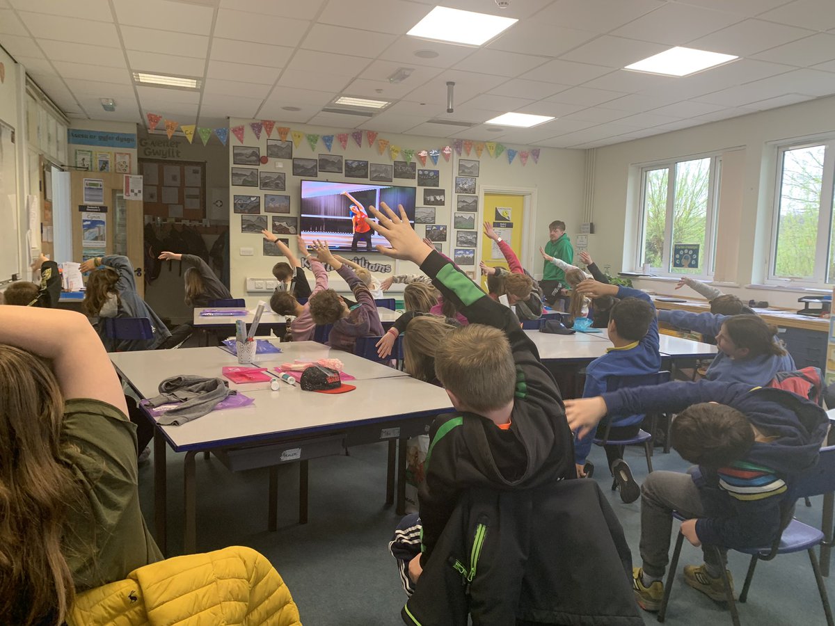 BroBrynach's tweet photo. Diolch i @sportcarms a ddaeth i rhoi sesiwn i ddisgyblion dosbarth Cynin am ei rhwydwaith newydd🧘🏻♀️👟 #iogacadair #ymarfercorff
Thank you to @sportcarms who came to introduce Cynin class to their new P.E. network🧘🏻♀️👟 #chairyoga #yoga #physicaleducation https://t.co/g4h3i5BkBA
