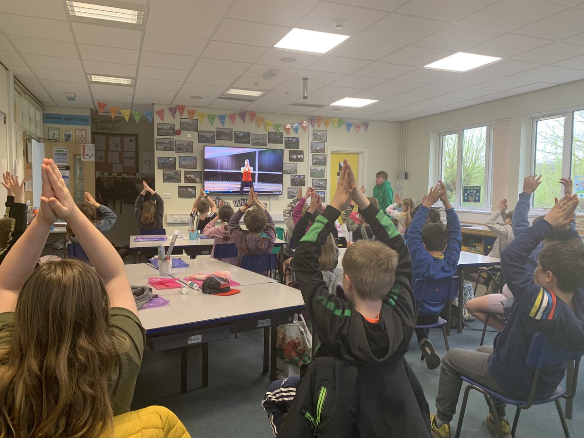 BroBrynach's tweet photo. Diolch i @sportcarms a ddaeth i rhoi sesiwn i ddisgyblion dosbarth Cynin am ei rhwydwaith newydd🧘🏻♀️👟 #iogacadair #ymarfercorff
Thank you to @sportcarms who came to introduce Cynin class to their new P.E. network🧘🏻♀️👟 #chairyoga #yoga #physicaleducation https://t.co/g4h3i5BkBA