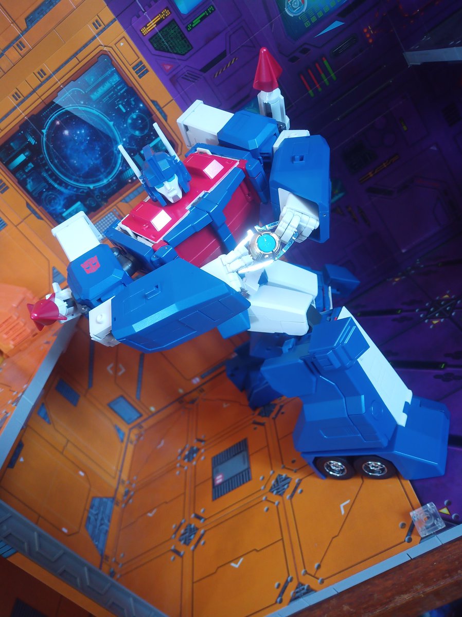 Kureigu8's tweet image. "OPEN DAMNIT, OPEN !!"#transformers #transformerscollection #xtransbots #commanderstack #stack  #g1 #ultramagnus #toys #toys4life #toysaremydrug #toysaremylife #toysaremysoul #toyphotography #toypics