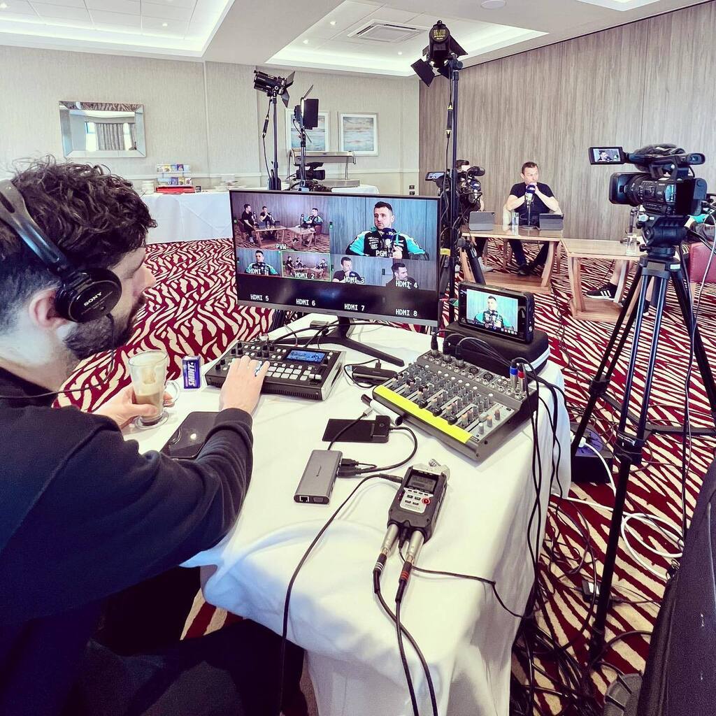 calmonaghan's tweet photo. Quick trip to the Isle of Man for the @ttracesofficial podcast 🎙️
Zoom in for mints and coffee.

#podcast #audio #ttraces https://t.co/mNIweehmdv
