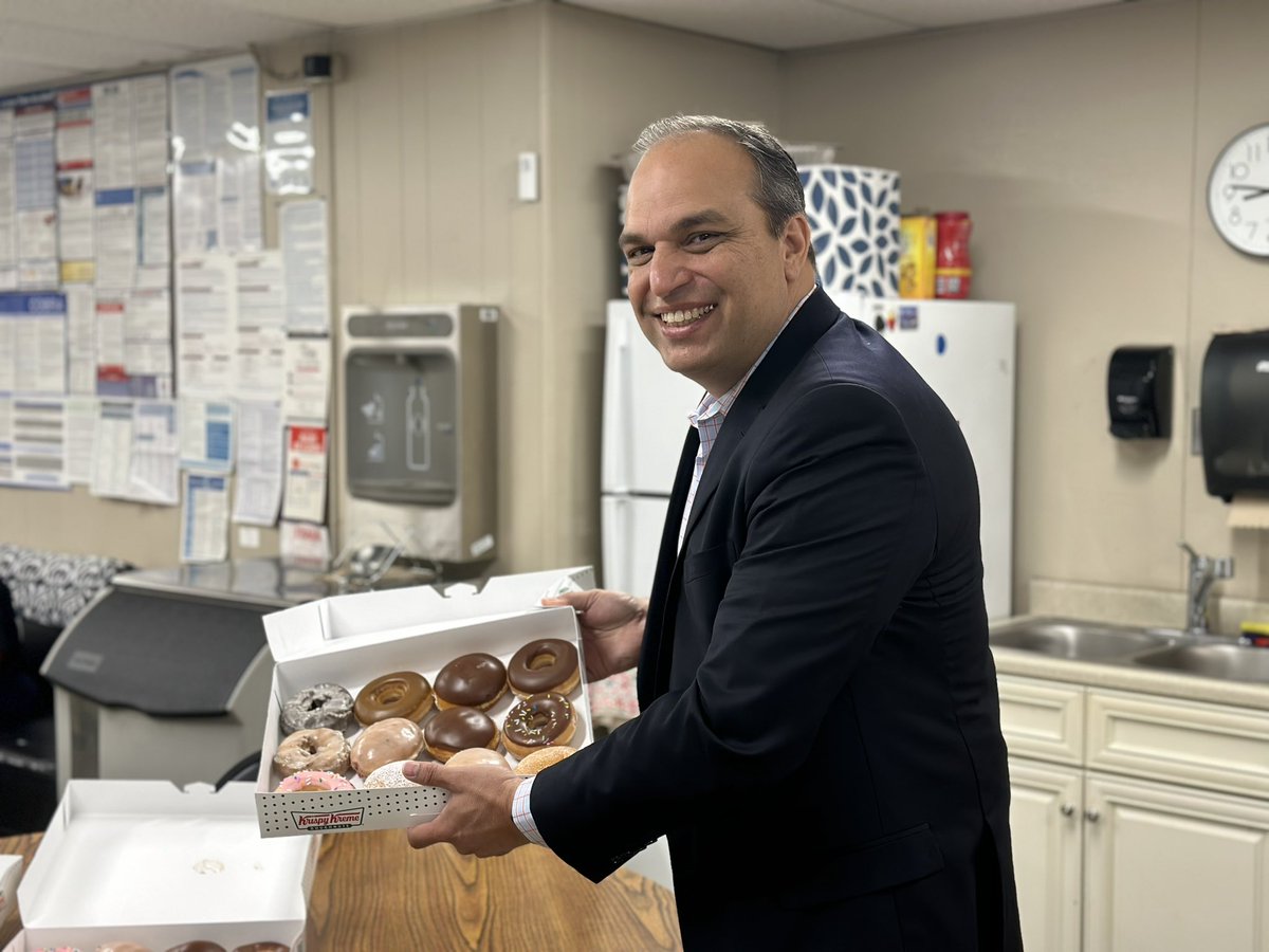 TransRowland's tweet photo. Thank you @Alex_Flores__ for the treats and kicking off bus driver appreciation week @RowlandSchools @CseaRowland133 https://t.co/eY3M32ArOp