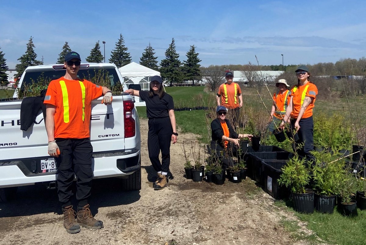 davebeaton4's tweet photo. Natural Areas crew from @CityofGuelph Parks preparing for the Earth Day Planting at Hanlon Creek Forest. Join us Saturday April 22nd, 9AM-2PM at 335 Laird Dr. #RotaryForest @TreesforGuelph @RotaryGuelph https://t.co/5AvSGXxzYS