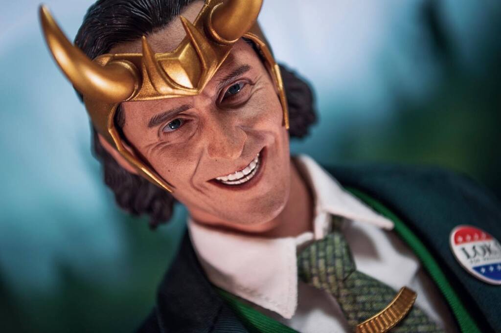 Cell5000's tweet photo. 👋 Hello everyone - I’m still alive!
Picked up this “President Loki” figure recently and I’m just blown away at this sculpt. Had to share! I hope everyone is well out there in toy photography land 🤗
.
#toyphotography #loki #marvel #hottoysfigures #act… https://t.co/VBfA6G4hoL https://t.co/7LesXalBsl