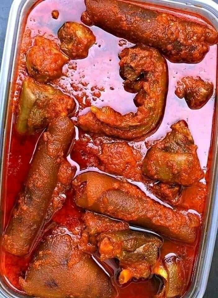 Dr_AustinOmondi's tweet image. Is it just me or Nigerians put very little food in their oil?😂