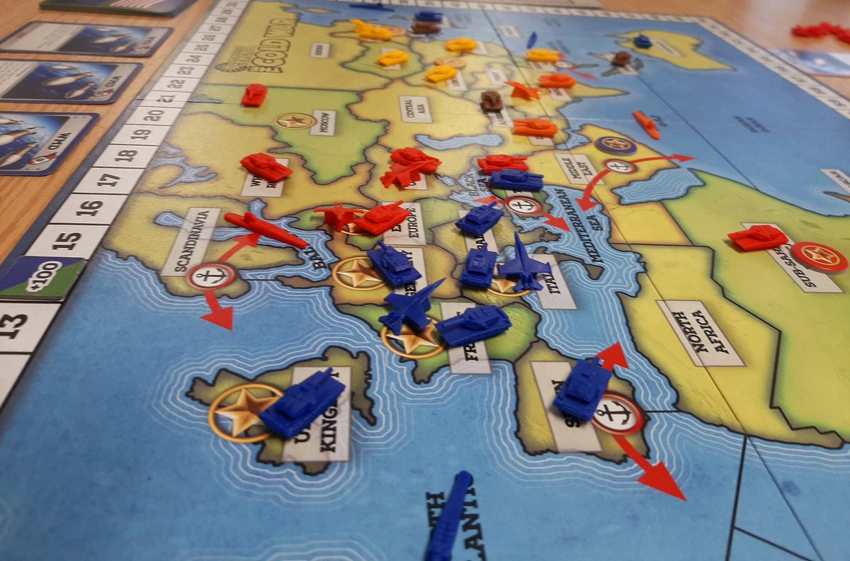 vanlast2's tweet photo. Viernes tarde en @enclavedejuego
#QuartermasterGeneral #ColdWar Un mojigato soviético @babyface_sam y un llorón no alineado @TaiKuken dan la partida al bloque occidental 🤪 https://t.co/ISPMvLcbIw
