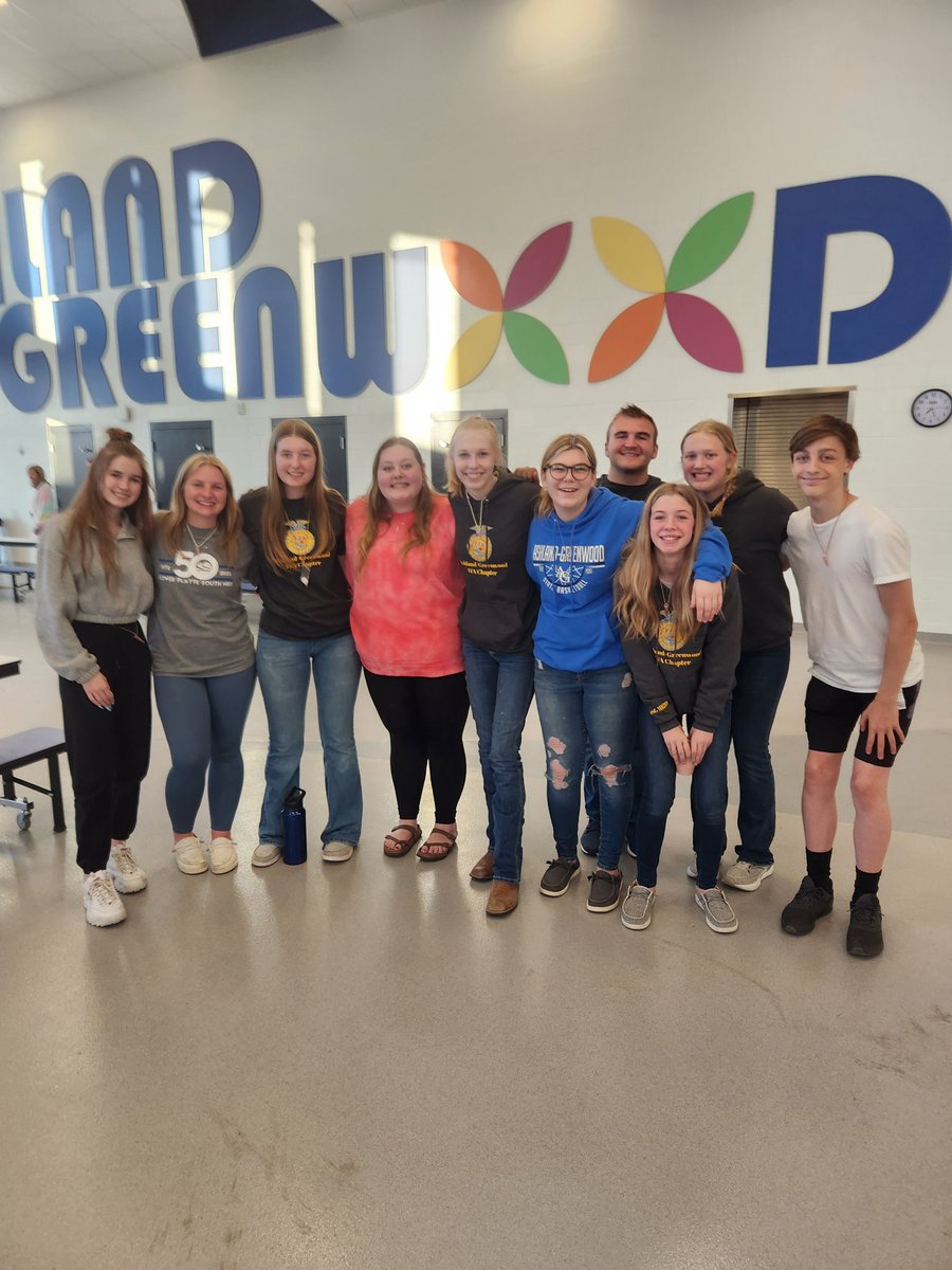 FFA members volunteered to help out at Ag Night at the Primary School last night! Members had so much fun planting flowers, making bird houses, and participating in many more activities! Thank you to all the families who attended!