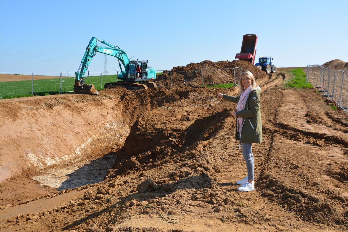 ➡️ Eaux de ruissellement

Très satisfaite de pouvoir honorer les promesses de campagne municipale de 2020…
Après de multiples batailles, 2 bassins vont voir le jour dans le domaine St Jacques, ceux ci visent à mettre la population en sécurité lors de grosses précipitations.