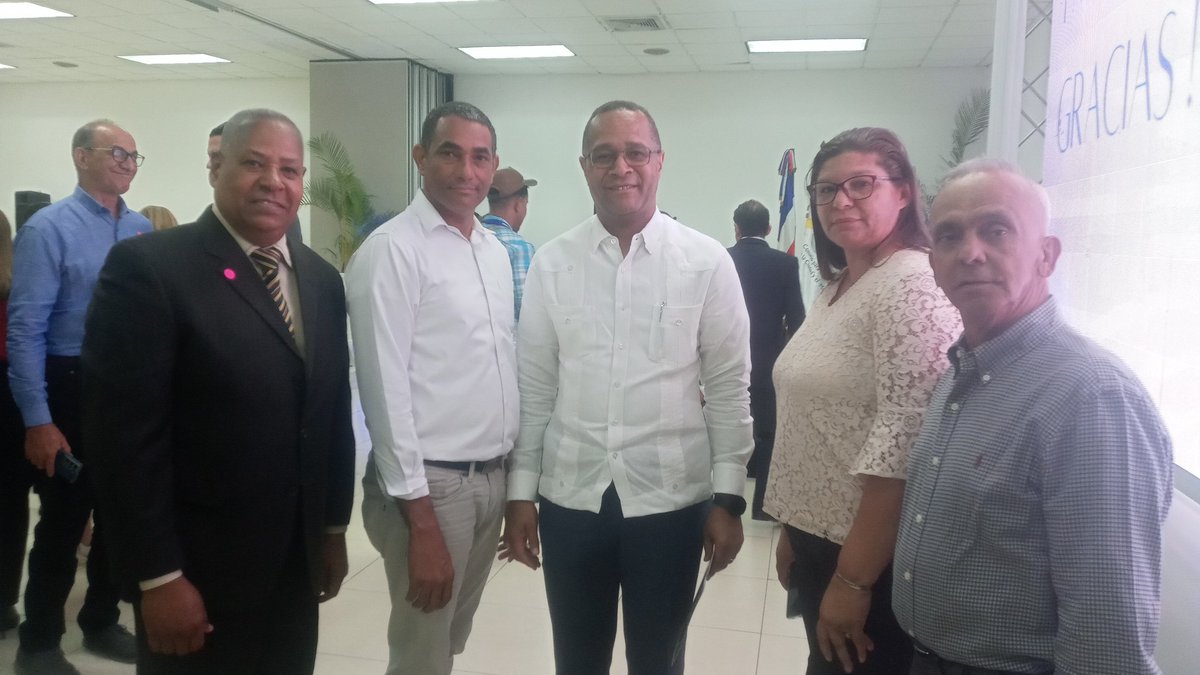 AsoAdecuci's tweet photo. Reelecto! Cienfuegos, Santiago Oeste tiene en la Asociación para el Desarrollo -ADECUCI- una real presencia con voz y voto en el Consejo Estratégico de Desarrollo de Santiago -CDES-. Dicha asamblea se realizó este jueves 19 de abril, 2023 y contó con una delegación de ADECUCI. https://t.co/wzHQz82B0o