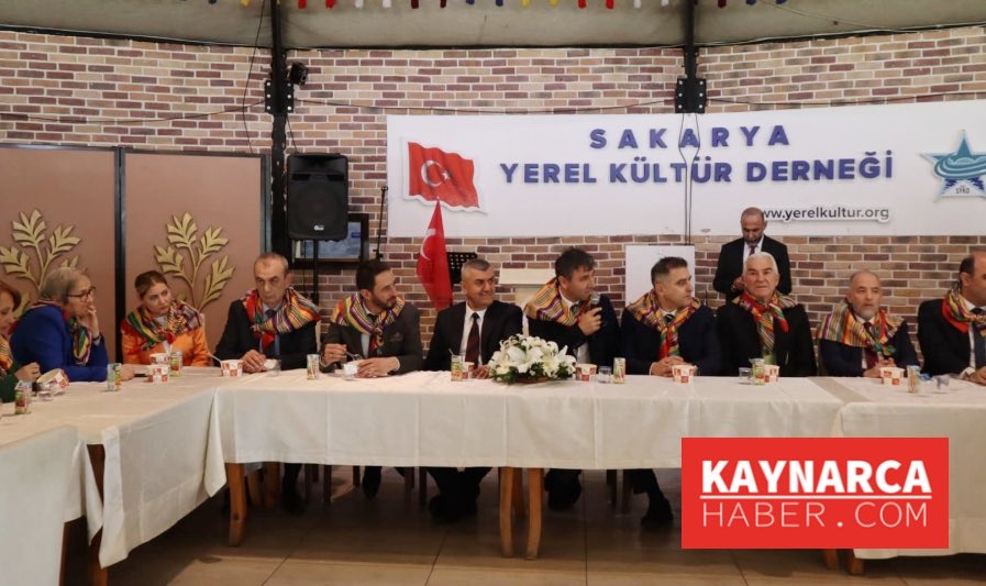 Sakarya Yerel Kültür Derneği’nde bayramlaşmadayız.Millet İttifakı İl Başkanları ve Milletvekili Adaylarıyla birlikte ziyaret ettik.Sıcak ilgileri ve yöresel yemekleri KEŞKEK için teşekkürler.BİRLİKTE BAŞARACAĞIZ.