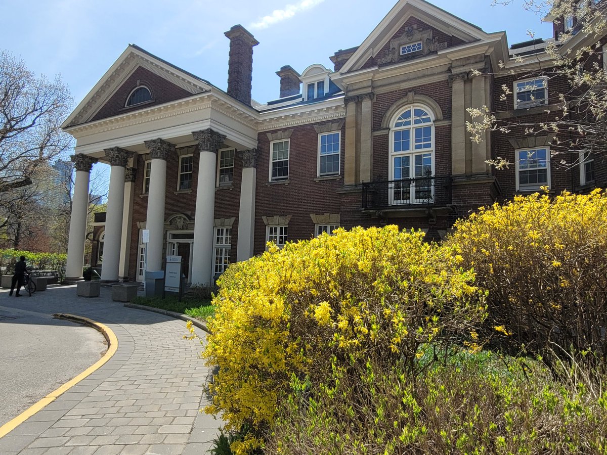 RebeccaMWickens's tweet photo. Fantastic conversations at #UWaterloosummit. Now a trip down memory lane @UofTLaw.
#missthisplace #JDMBA https://t.co/oFQg8i6MBN
