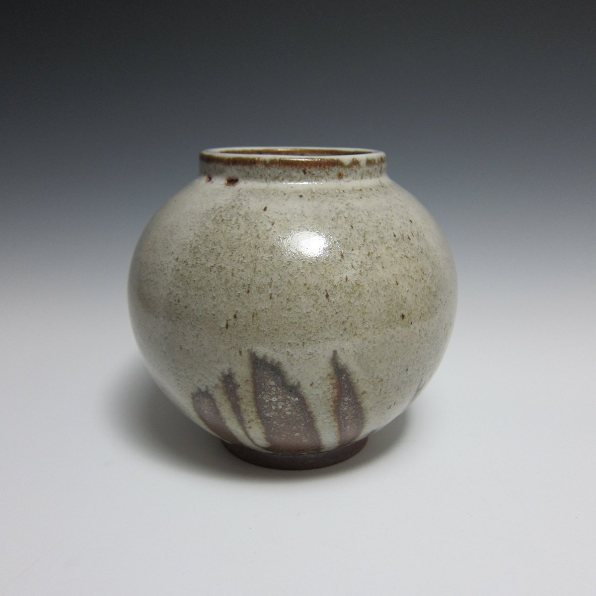 jason21fox's tweet photo. New Moon! New glazes mean lots of testing and endless possibilities. Loving this earthy combination and look forward to experimenting with it further!
.
.
#glaze #moonjar #ceramicart #interiordecor #pottery #reductionfired #art #handmade #jasonfoxceramics https://t.co/fnd6ziZUqJ
