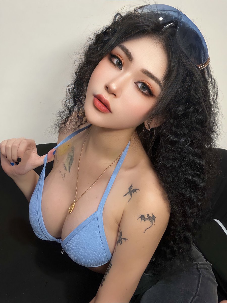 這週Onlyfans的套圖是復古辣妹🔫💦
最近的情緒跟雲霄飛車一樣…🥹
感到無助 https://t.co/J0uYNc6l7E