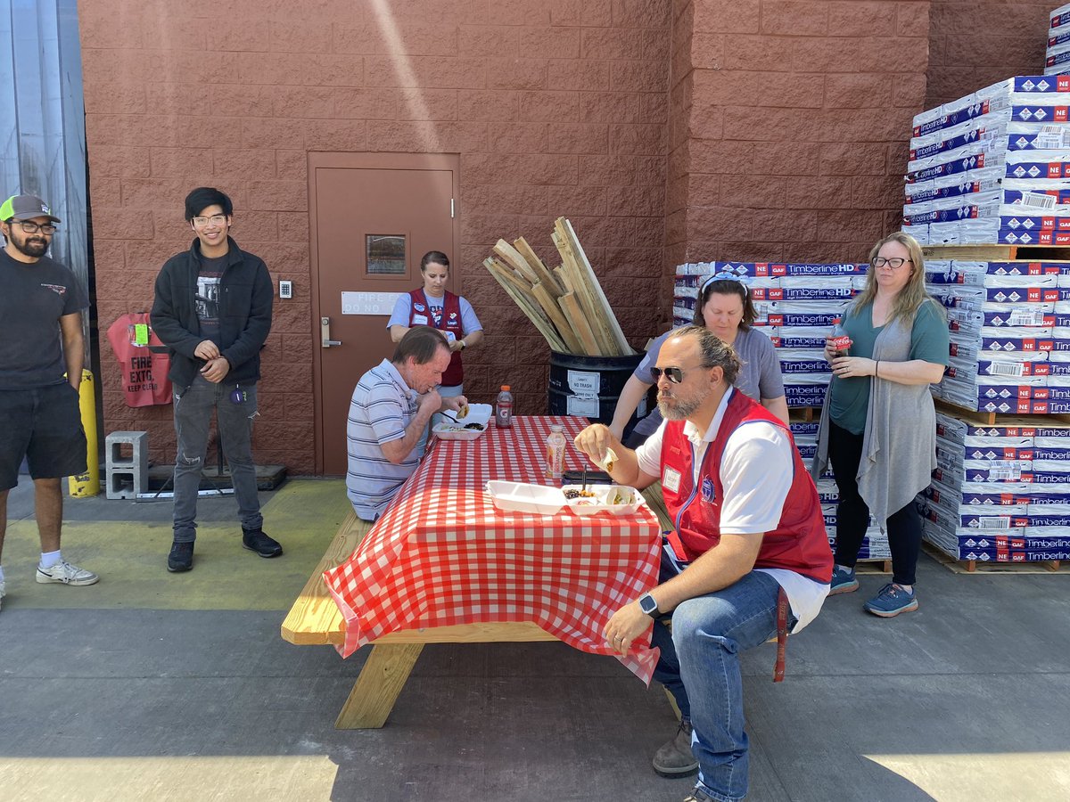 Employee appreciation lunch at 1909! Catered by Juan More Taco 🌮! We want to thank this team for all their hard work! <a href="/gil_palomares72/">Gil Palomares</a> <a href="/billshuell/">Bill Shuell</a> <a href="/BenitoKomadina/">Benito.Komadina@Lowes</a> @meronH1290 <a href="/BlueBoxR1/">@BlueBoxR1</a>