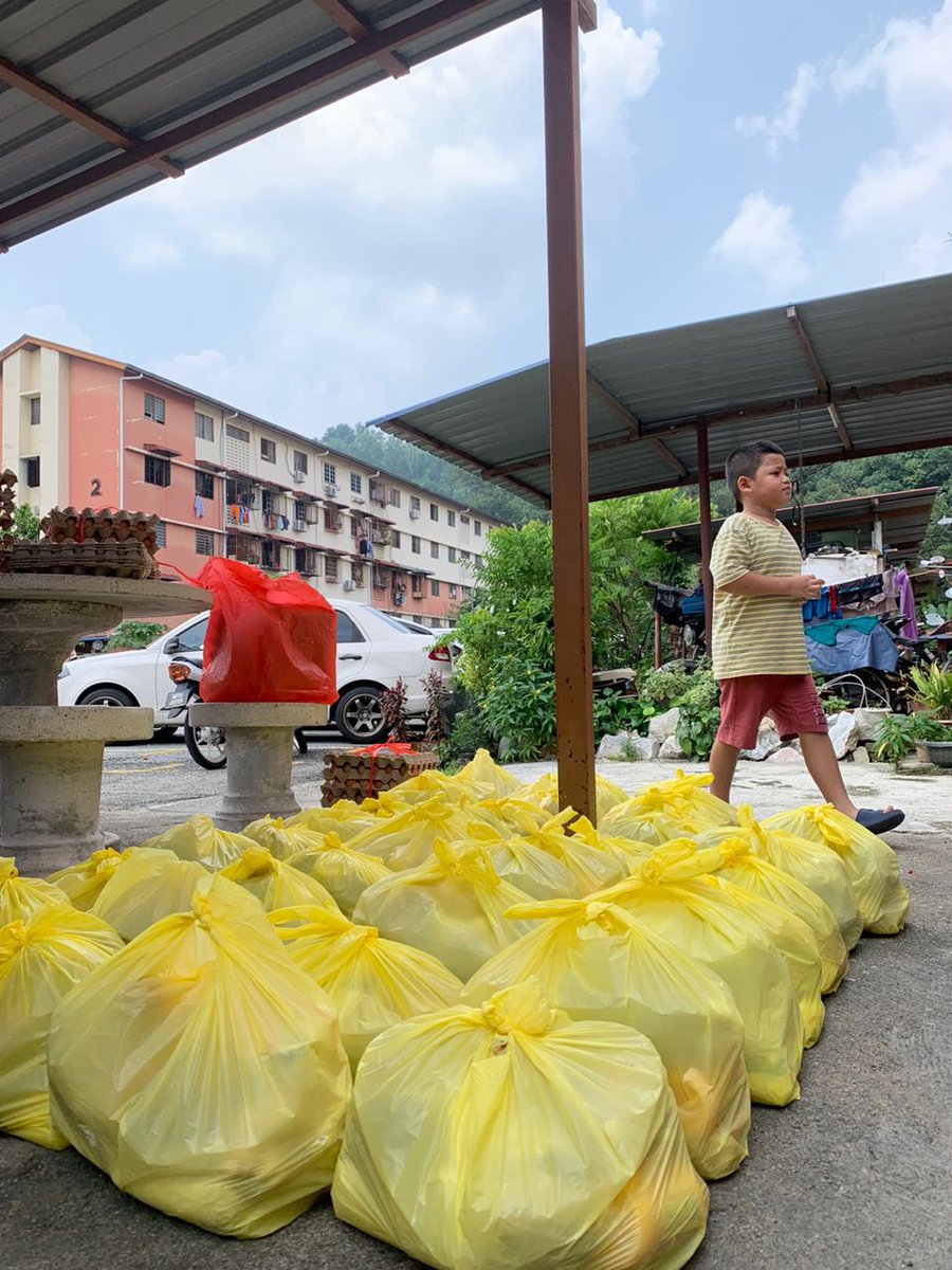 Happy Bank tweet media