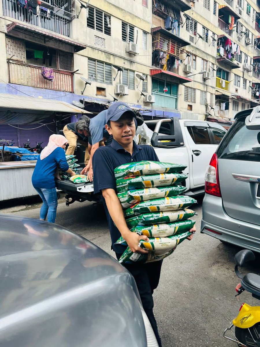 Happy Bank tweet media