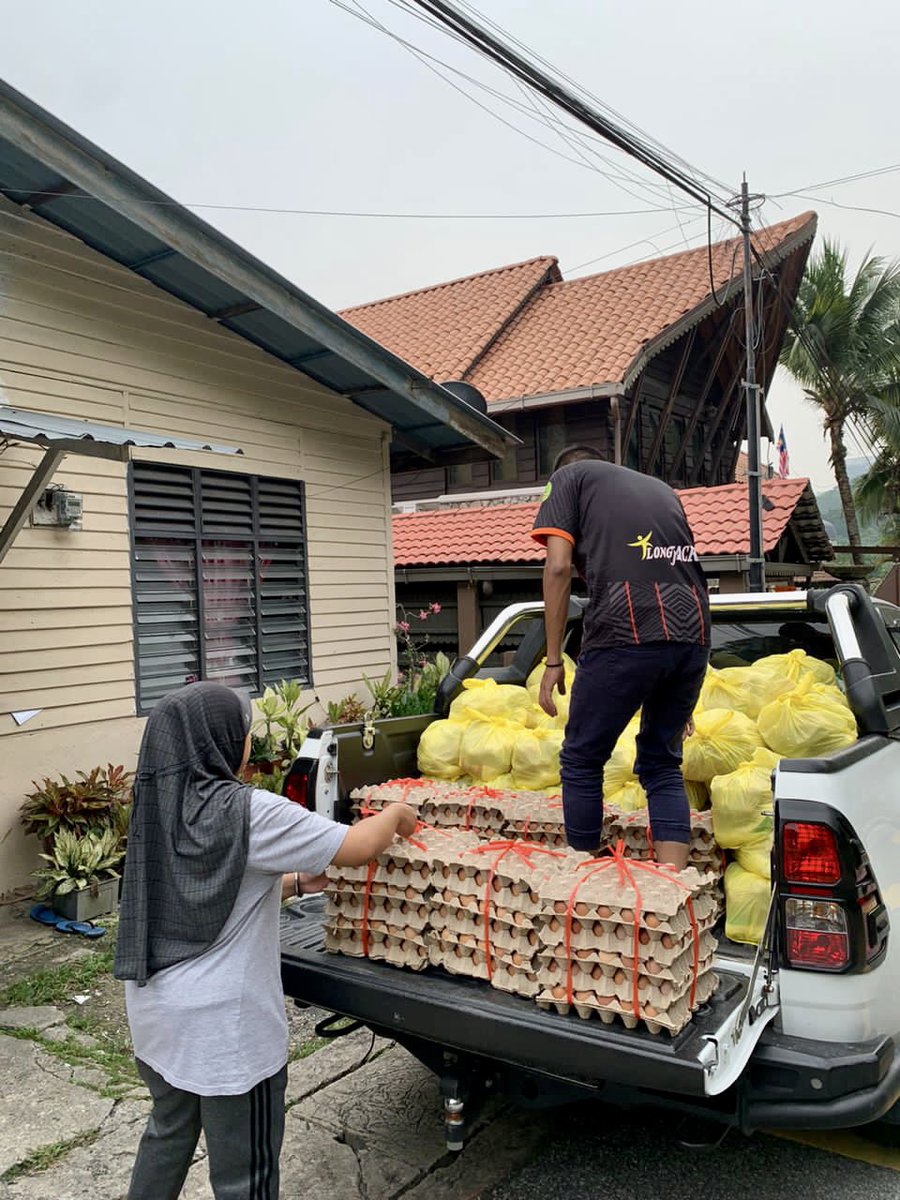 Happy Bank tweet media