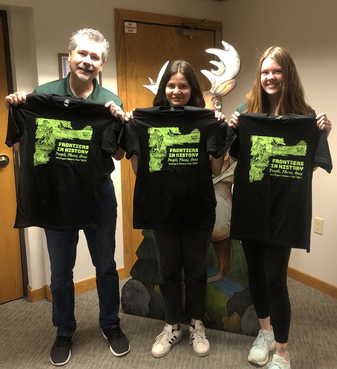 Check out these t-shirts, we can't wait for everyone to get theirs tomorrow! We are excited to see students, teachers, parents, and the amazing projects tomorrow at Central Michigan University! #MIHistoryDay2023 #Frontiersinhistory