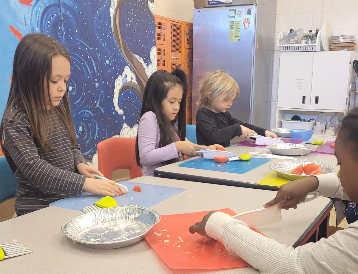 AVLCitySchools's tweet photo. Students at Hall Fletcher Elementary had a great time making salsa and planting potatoes as part of the FEAST program.
#theHFEdifference
#ACSCougarPride https://t.co/CbBmnmBDO2