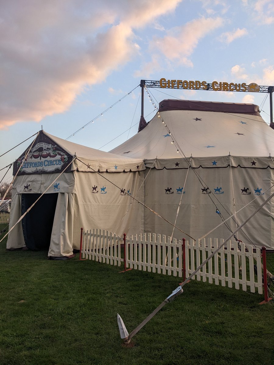 LucyParford's tweet photo. Great night last night at @giffordscircus in Frampton-on-Severn - it's a wonderful show this year, as always, with some amazing performers! 

It's at Frampton Court until Sunday 🎪

#giffordscircus #gloucestershire #circus #show #springevening #acrobats #performance #amazing https://t.co/6zslaFivqh