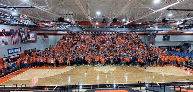StCharlesEast's tweet photo. The entire STCE community All In! https://t.co/vj4QI9DWwR