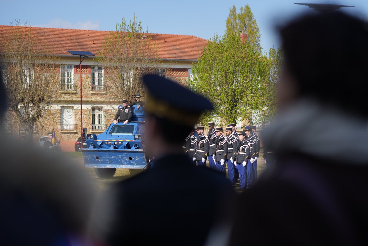 avecValerie's tweet photo. 🙏Dans ce contexte, @vpecresse a rendu hommage à Louis Delpal, Capitaine du 45ème Bataillon de Chars de la Gendarmerie, nommé à titre posthume Chevalier de la Légion d’honneur par le ministre de La Défense. 

Ce quartier a été rebaptisé Quartier Capitaine #Delpal. https://t.co/78X8slVyaE