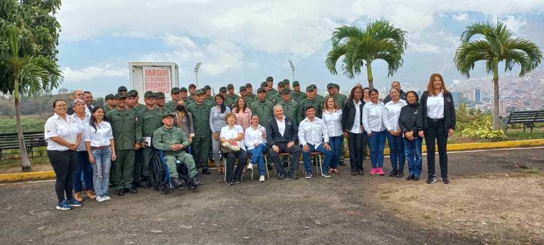 iaesen_umbv's tweet photo. #20Abr En el marco de la UC. Gestión de Riesgos y Administración de Desastres, los #Maestrandos en Seguridad de la Nación Cohorte 2022-2023 realizaron una visita académica a Funvisis, dónde fueron recibidos por el VA. Roberto Betancourt Arocha y el personal de esta institución. https://t.co/qlx1t0tmUq
