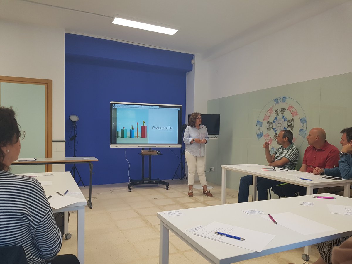 Hoy en el <a href="/IesFSL/">IES Font de Sant Lluís</a>, nos han visitado compañeros/as del IES Enric Valor, Escuelas San José, IES Bernat de Sarria y el IES Doctor Balmis, para conocer el  PIIE  Proyecto IN_, un cambio de paradigma en la #FP , acción formativa  del programa #IMOU-TE