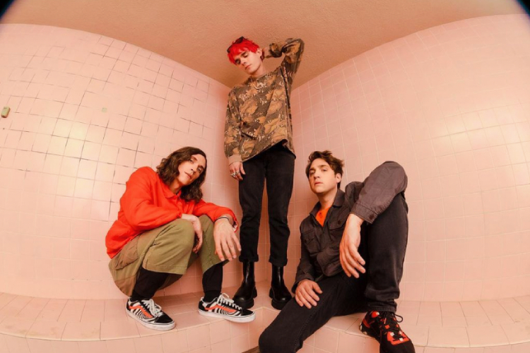 They've done it - <a href="/waterparks/">WATERPARKS</a> have scored their first ever top 10 record with new album 'Intellectual Property' 🙌

rocksound.tv/news/waterpark…