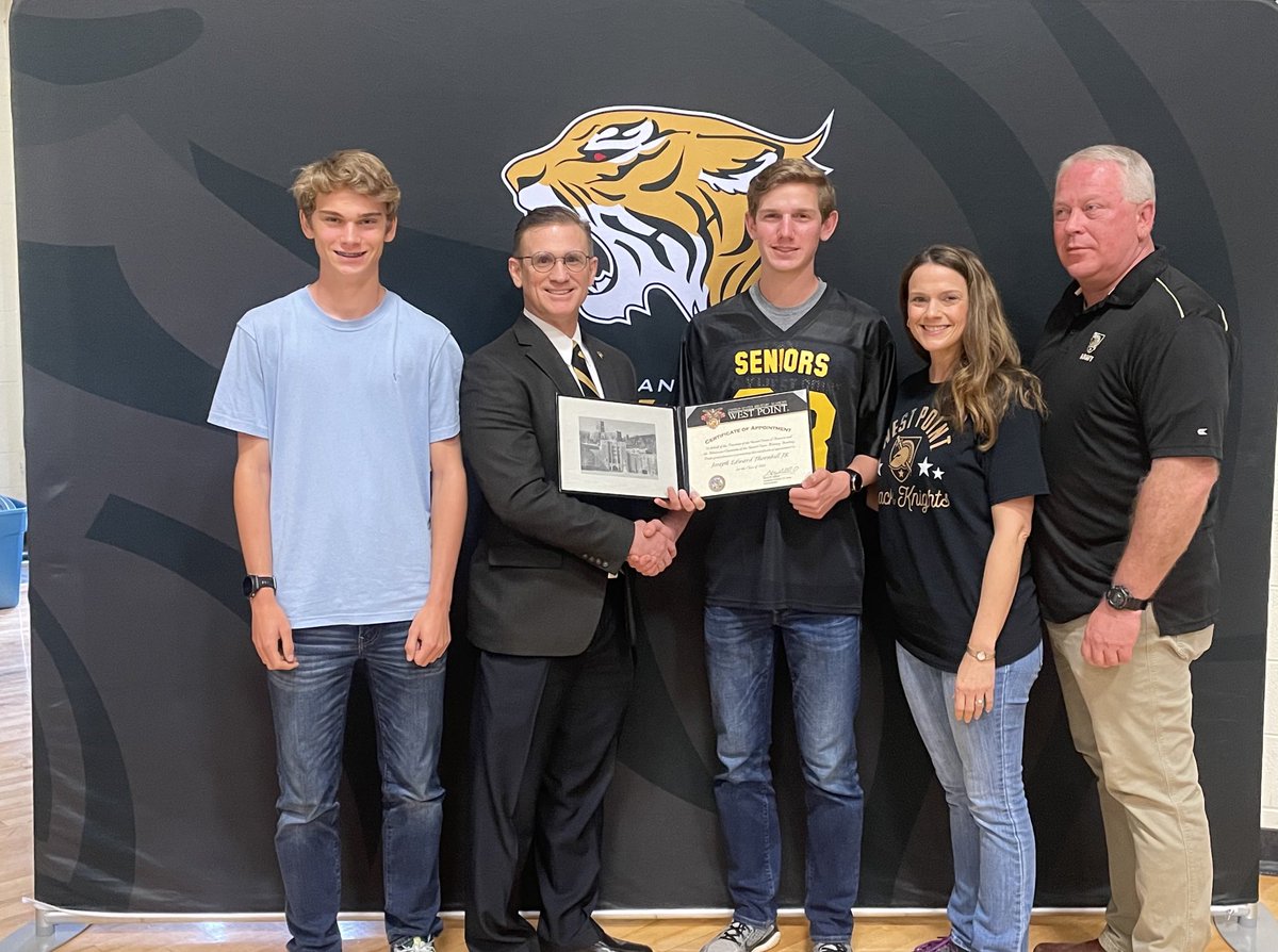 _duanecase's tweet photo. Congratulations to these two young men for this prestigious honor. Joseph Thornhill was accepted into West Point and Ty Jordan was accepted into the Naval Academy. https://t.co/UzaUxcKutI