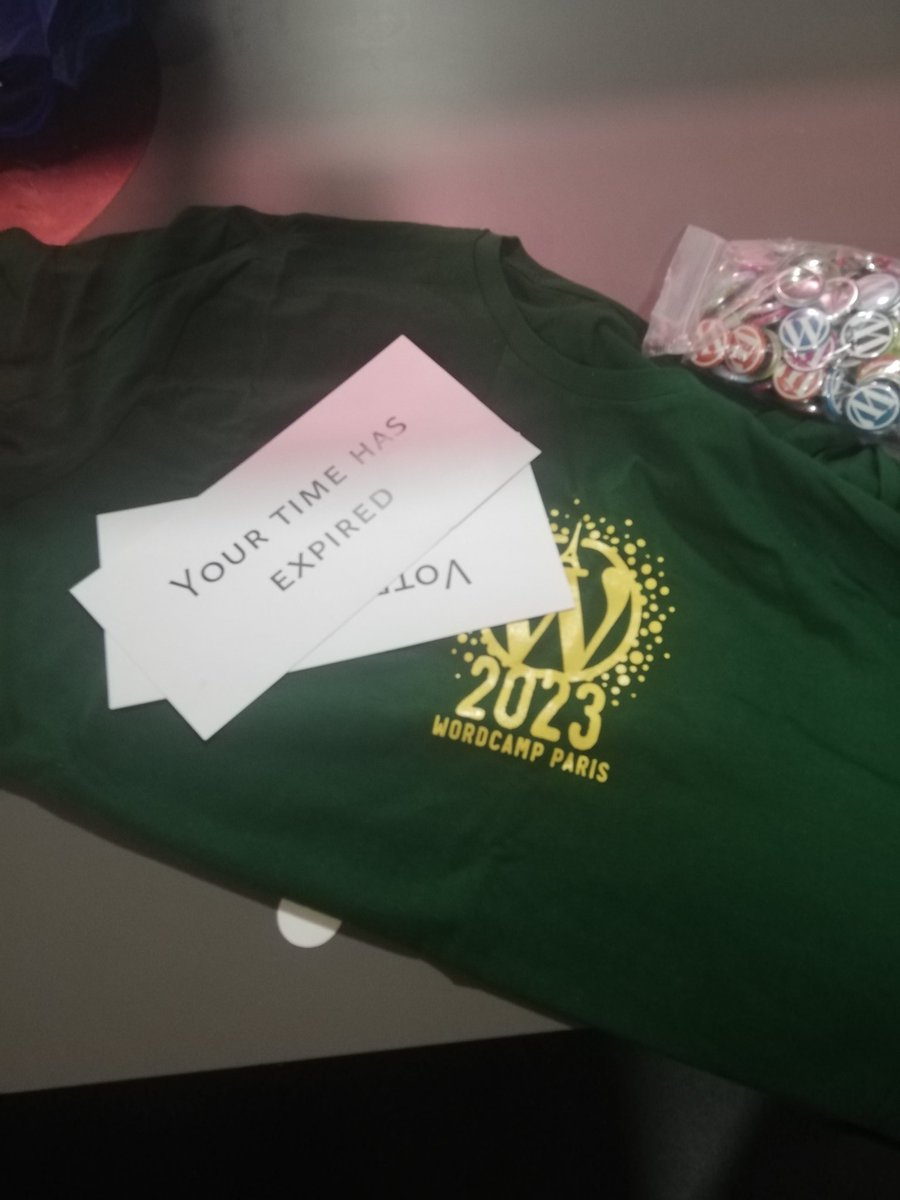 FreddeBattel's tweet photo. Voilà. Les conférences sont terminées. On va continuer les parlottes à l'After ? @WordCampParis https://t.co/WYR42Ftuj4